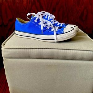 Women’s converse never worn